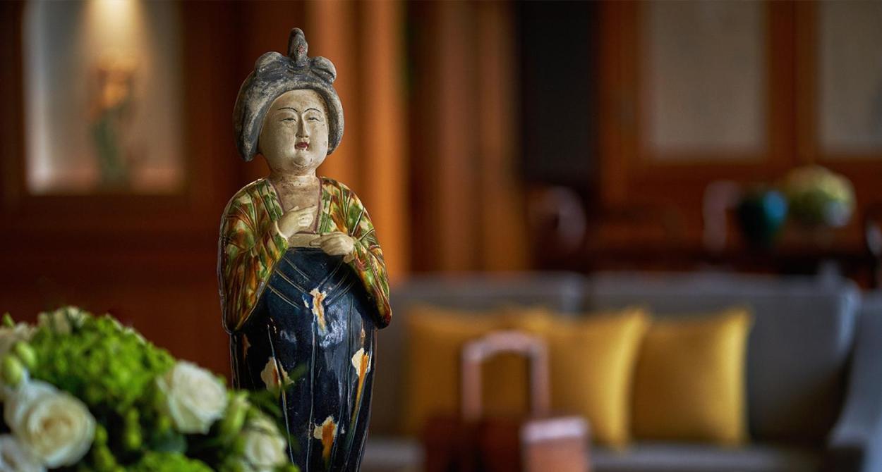 Отель Artyzen Grand Lapa Макао Экстерьер фото A figure of a Chinese lady